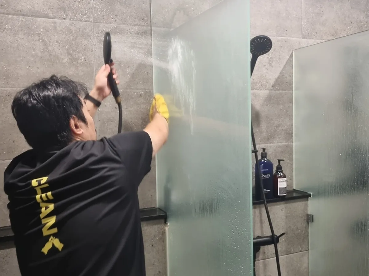 마포구 상수동 헬스장 복도·대기 동선 야간 위생청소 사례 - 행진크린