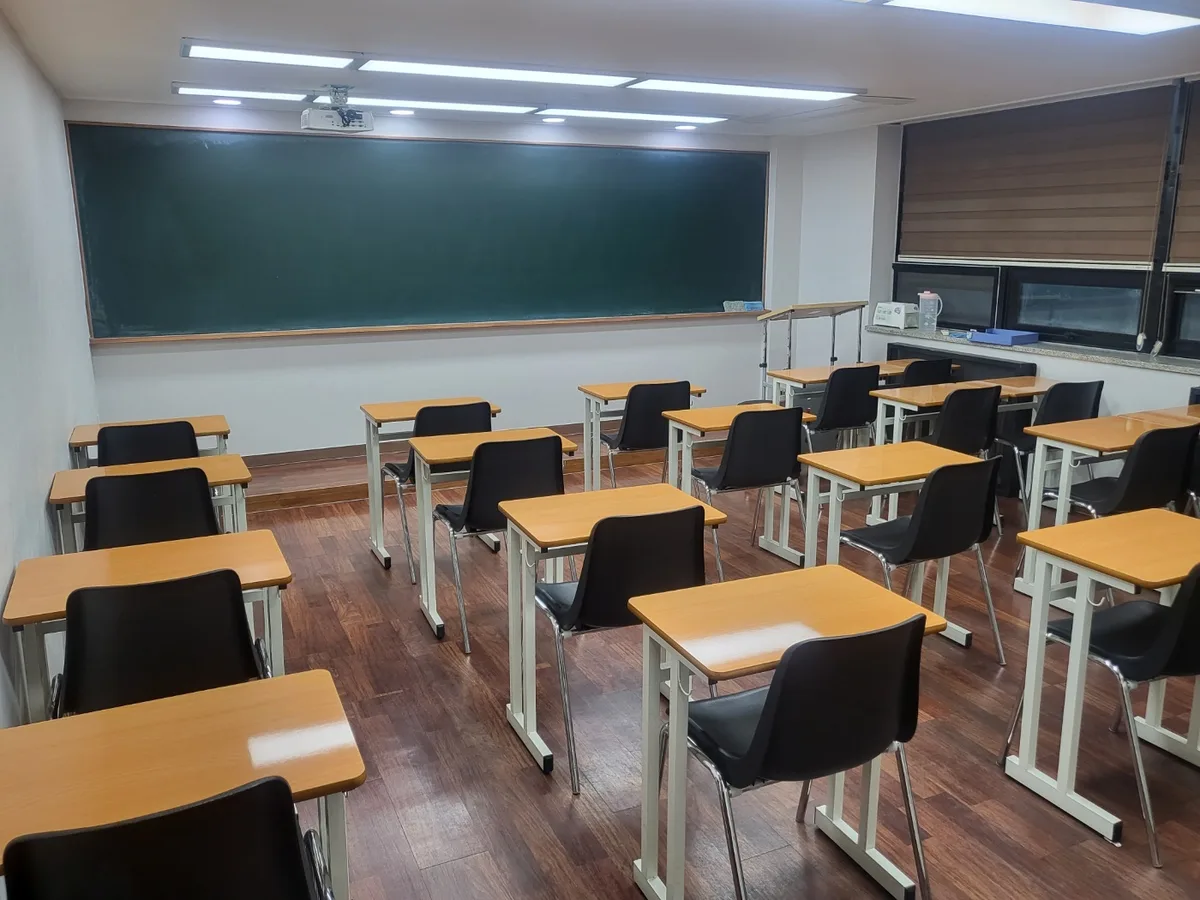 마포구 노고산동 스터디룸 미팅룸 장비 주변 정밀 위생청소 사례 - 행진크린