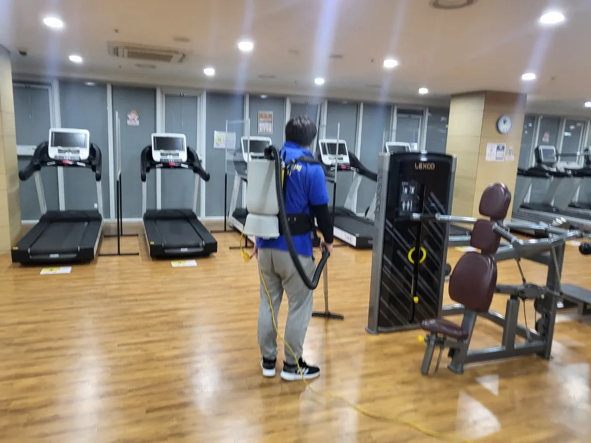 마포구 노고산동 헬스장 샤워실 장비 주변 정밀 위생청소 사례 - 행진크린